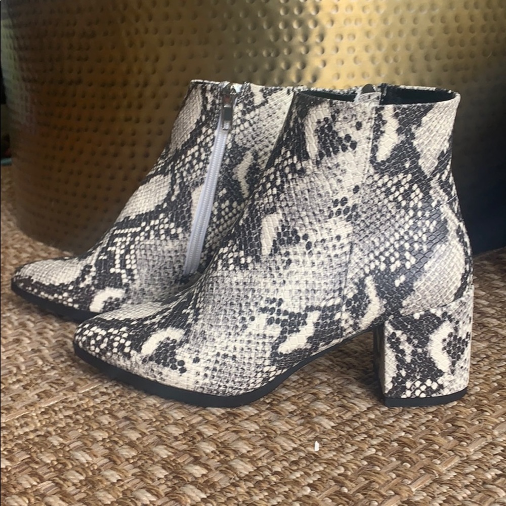 NEVER WORN⚡️Snakeskin Booties - madden girl - sz 6